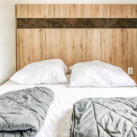 Awesome Stacaravan In Lohmen Am Lohmen (Mecklenburg-Vorpommern)